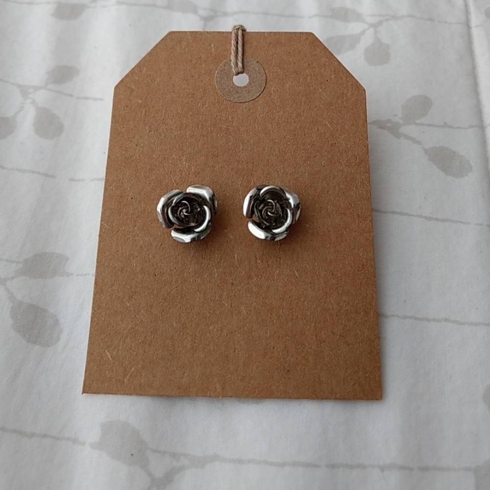 ❤️ Rose Sculpture Studs